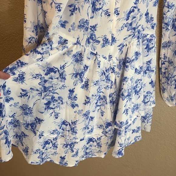 D & M Floral Blue and White Long Sleeve Mini Dress/ Size small/ like new! - Picture 10 of 11